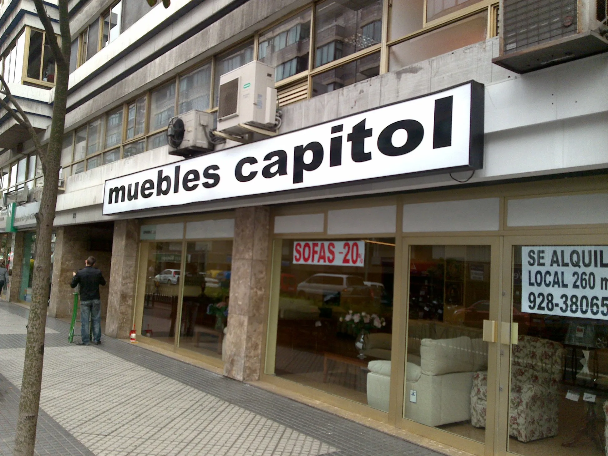 Imagen de un luminosos creado e instalado por Luminosos Canarias